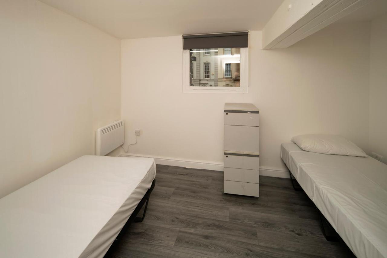 Harbourside Hostal *